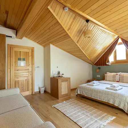 Δωμάτια σε οικογενειακή κατοικία Ida Trio *